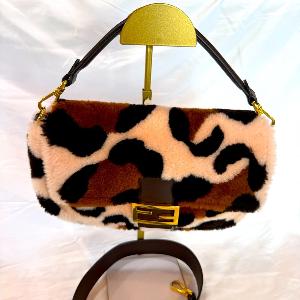 Limited Edition Rare Fendi Sherling Baguette - large size - Authentic! ****